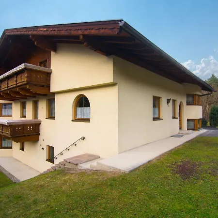 Beautiful Apartment In Kampl With Garden Апартаменти Нойштіфт-ім-Штубайталь