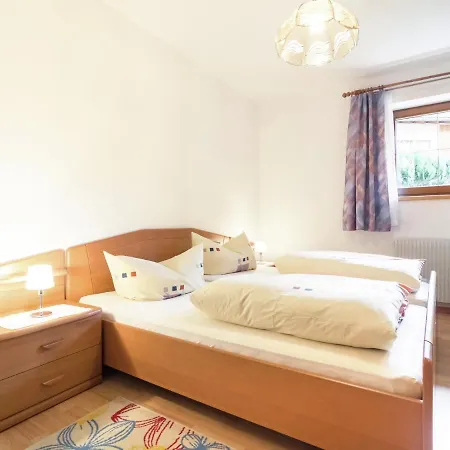 Beautiful Apartment In Kampl With Garden Нойштіфт-ім-Штубайталь