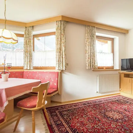 Beautiful Apartment In Kampl With Garden Апартаменти Нойштіфт-ім-Штубайталь