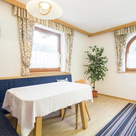 Beautiful Apartment In Kampl With Garden Апартаменти Нойштіфт-ім-Штубайталь